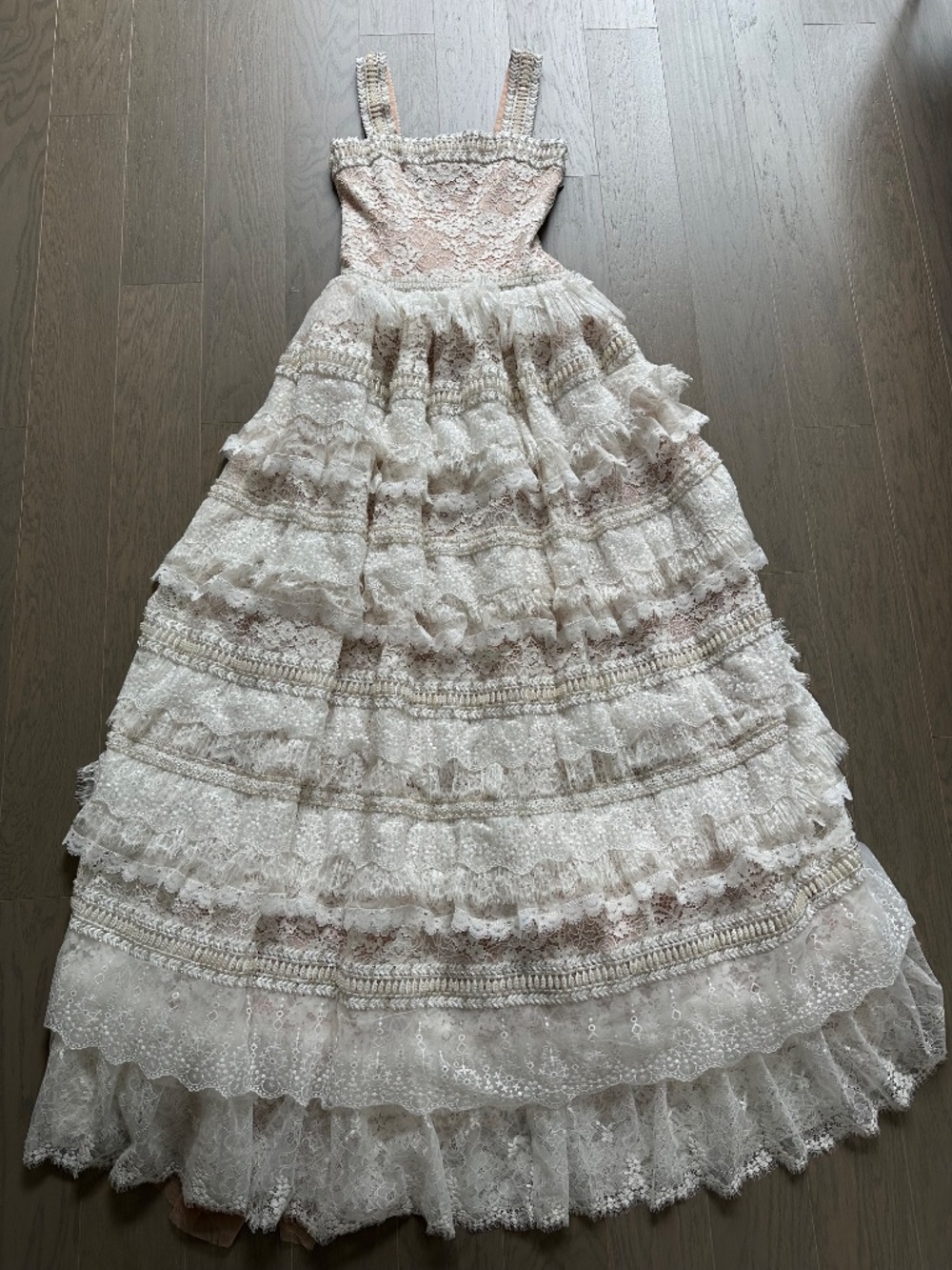 Alice + Olivia ZENA Off White Lace Maxi Dress Tiered Embellished Wedding Size 2 - Picture 2 of 11